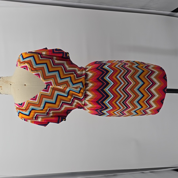 Trina Turk Chevron Beach V-neckline Dress Size 2 - Picture 4 of 8